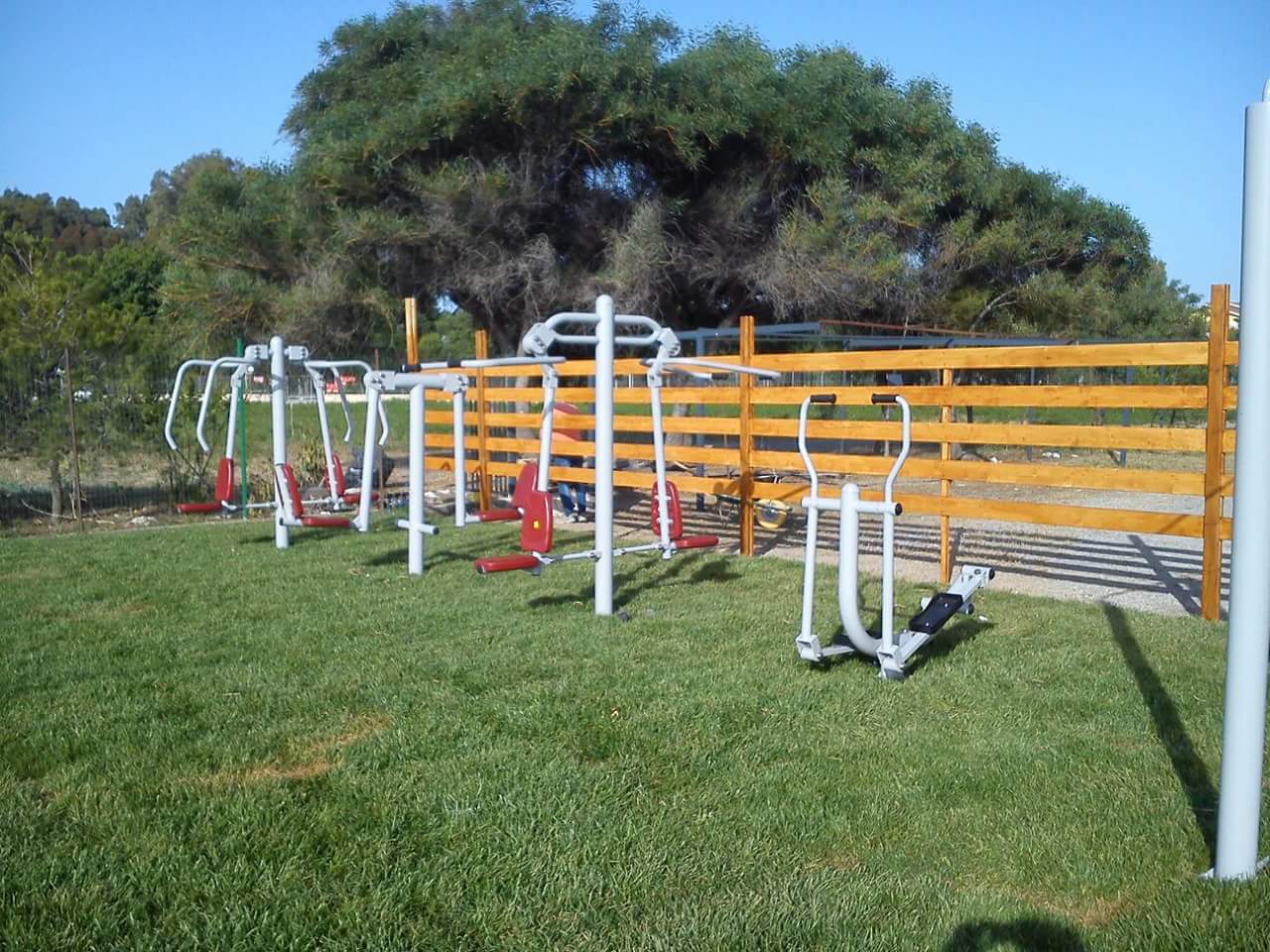 Fitness park con Attrezzature Ginnastica
